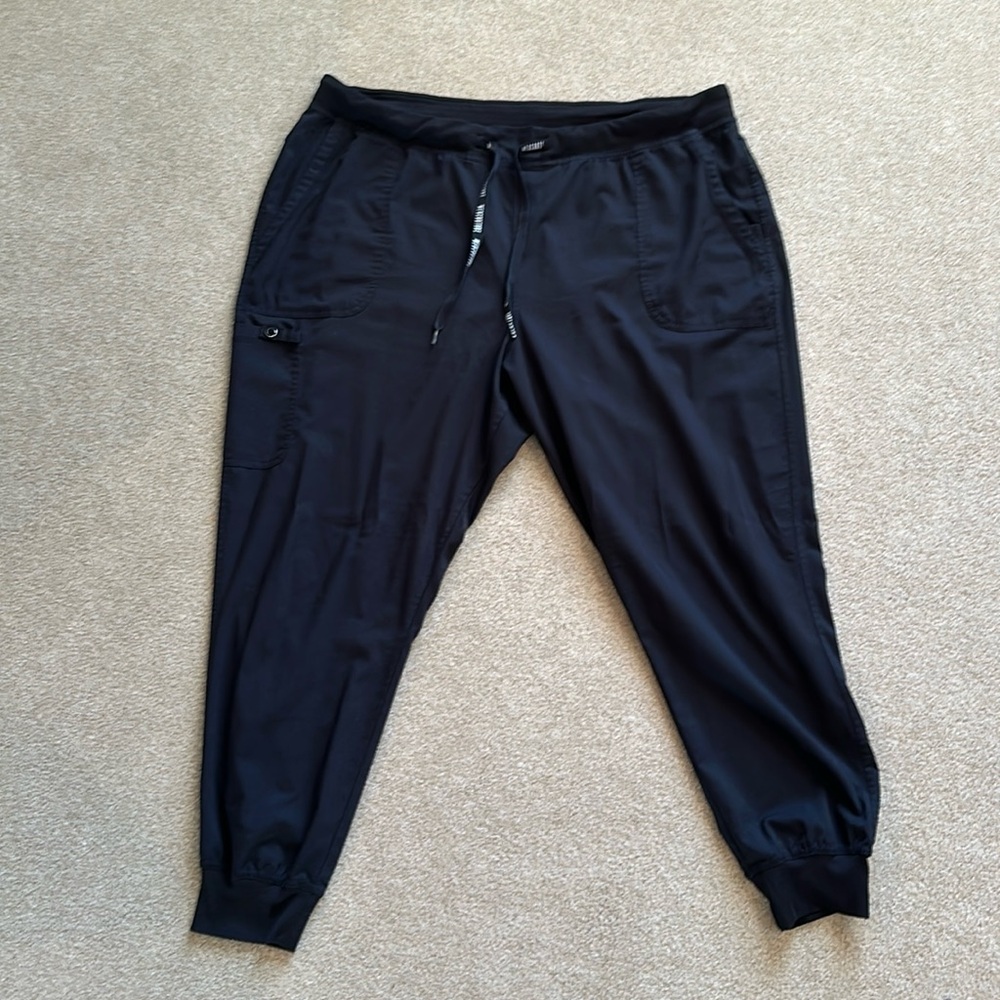 Women’s plus Med Couture scrub jogger pants.